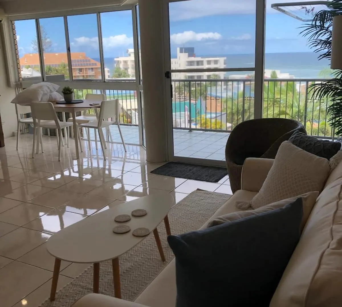 Apartamento Location At Its Best - Ocean Views & Private Rooftop Caloundra